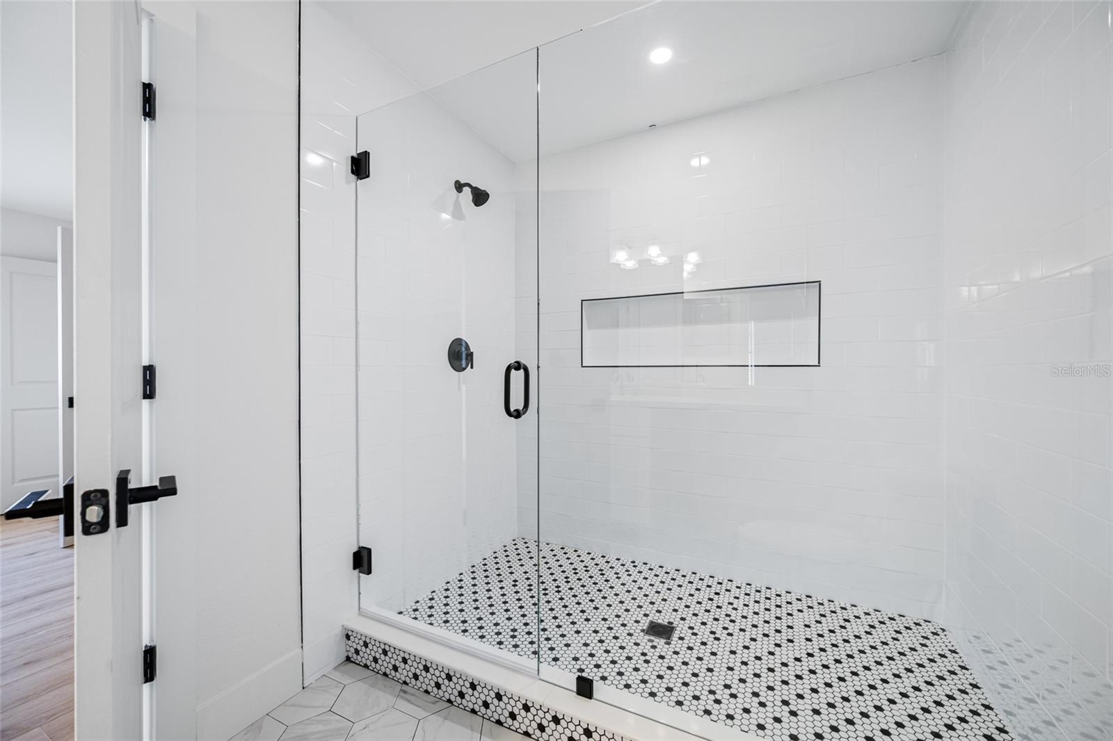 6119 MEMORIAL HWY #13 — photo 33