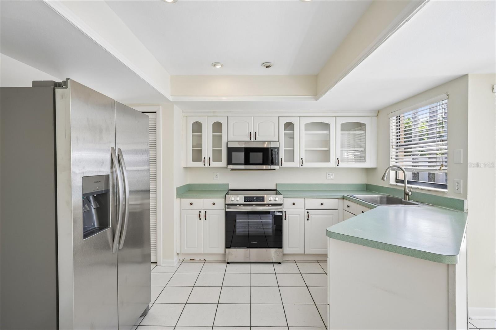 16148 GARDENDALE DR — photo 12