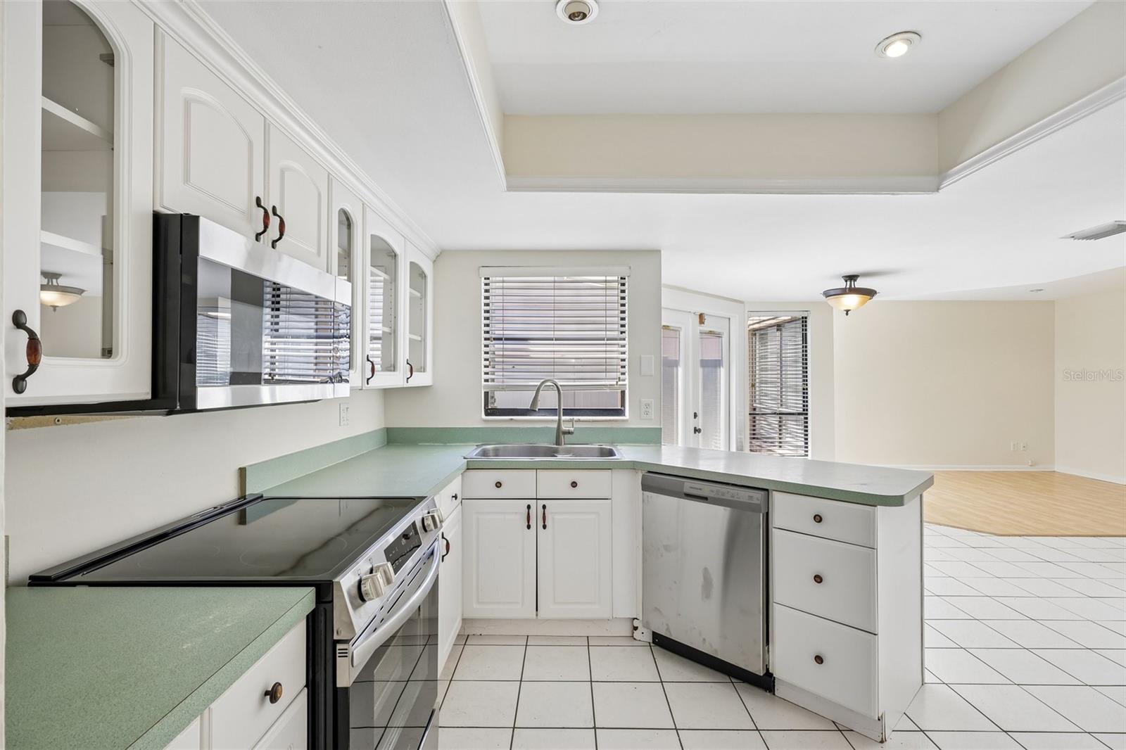 16148 GARDENDALE DR — photo 11