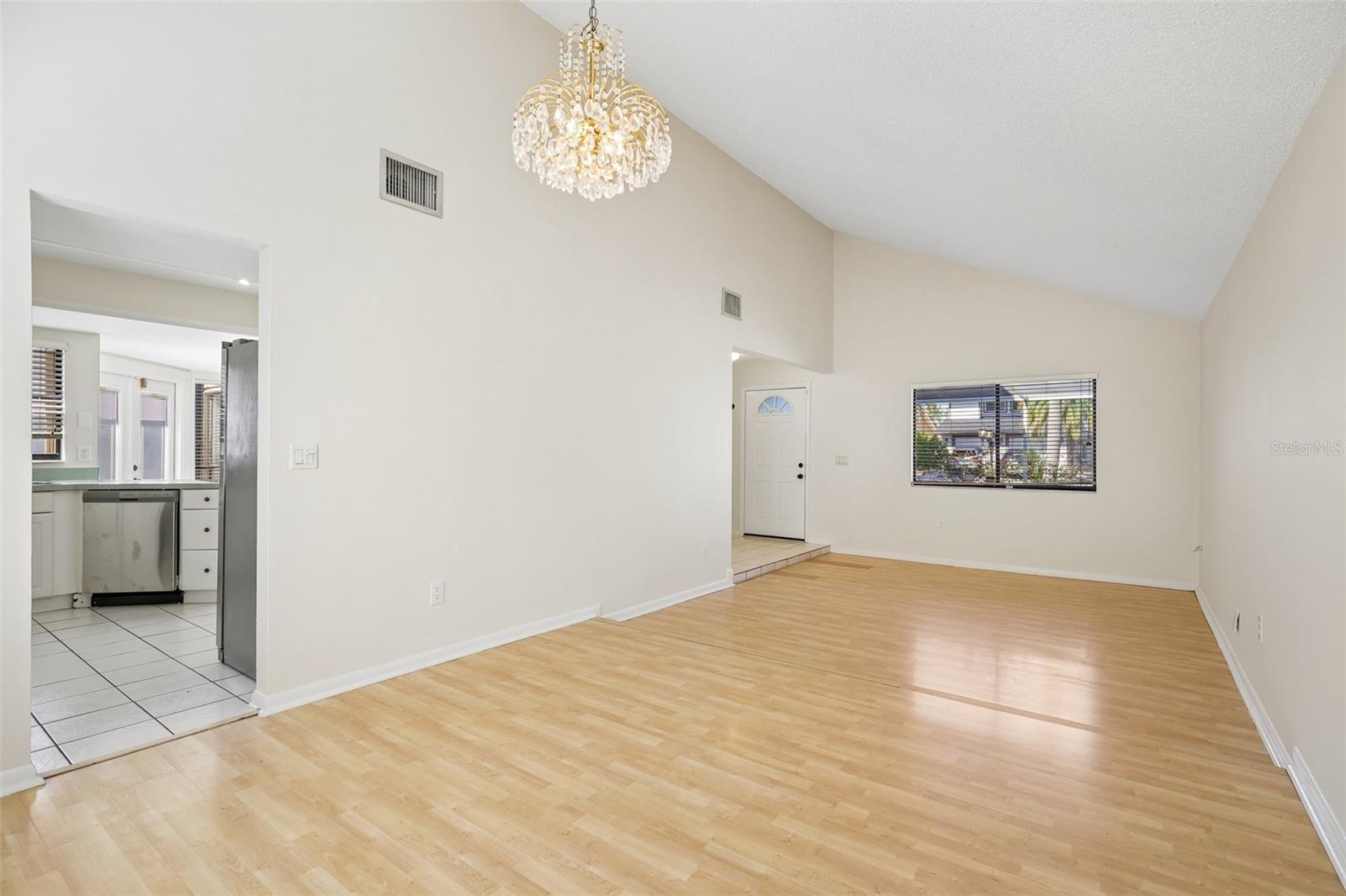 16148 GARDENDALE DR — photo 7