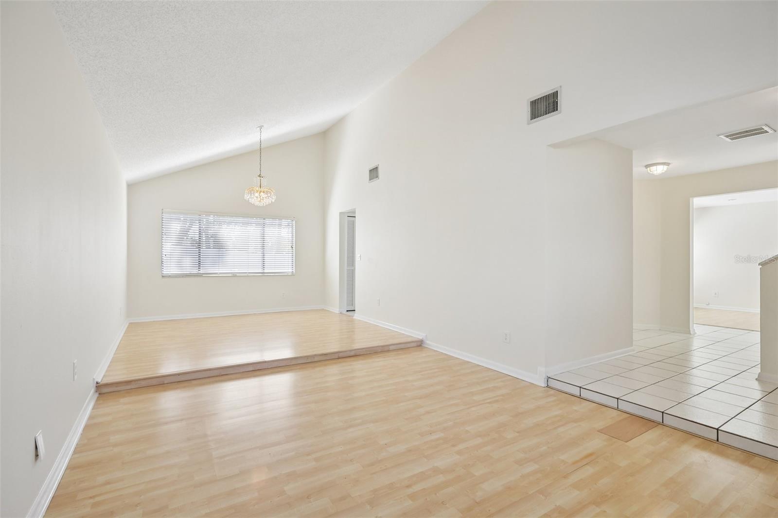 16148 GARDENDALE DR — photo 5
