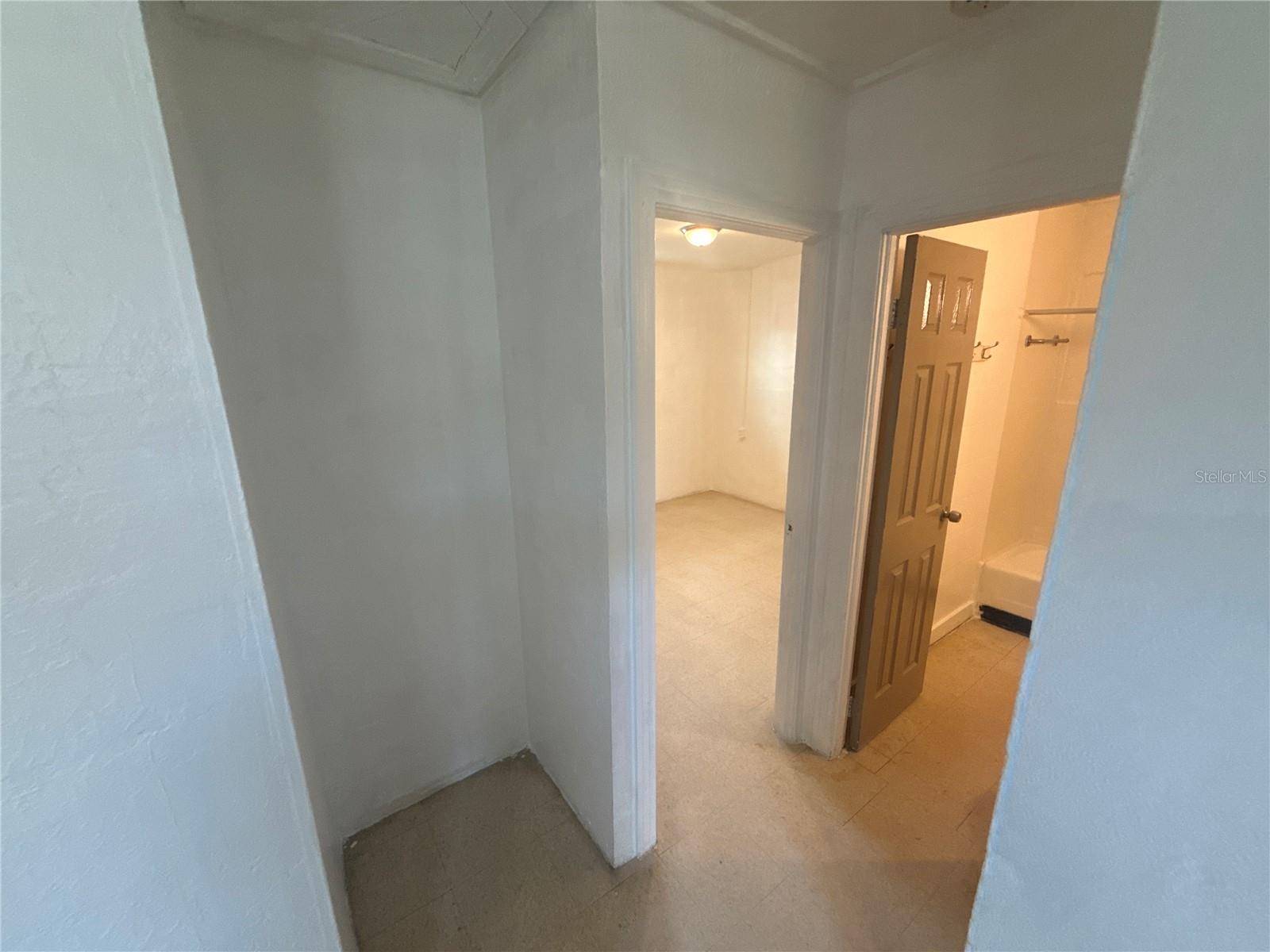 4420 N CLARK AVE — photo 6