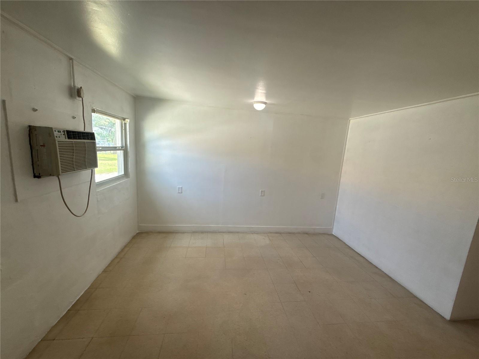 4420 N CLARK AVE — photo 3