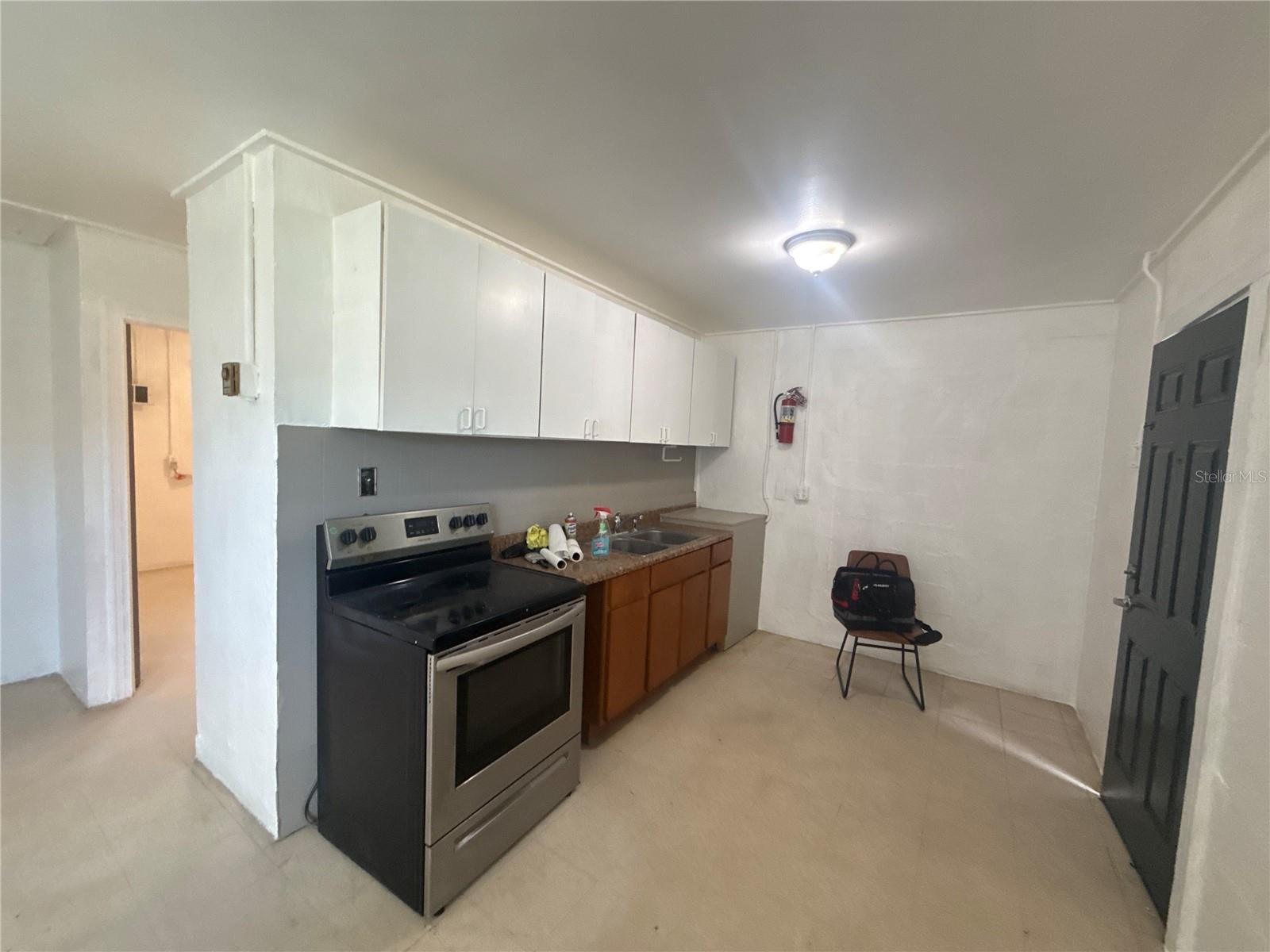 4420 N CLARK AVE — photo 2