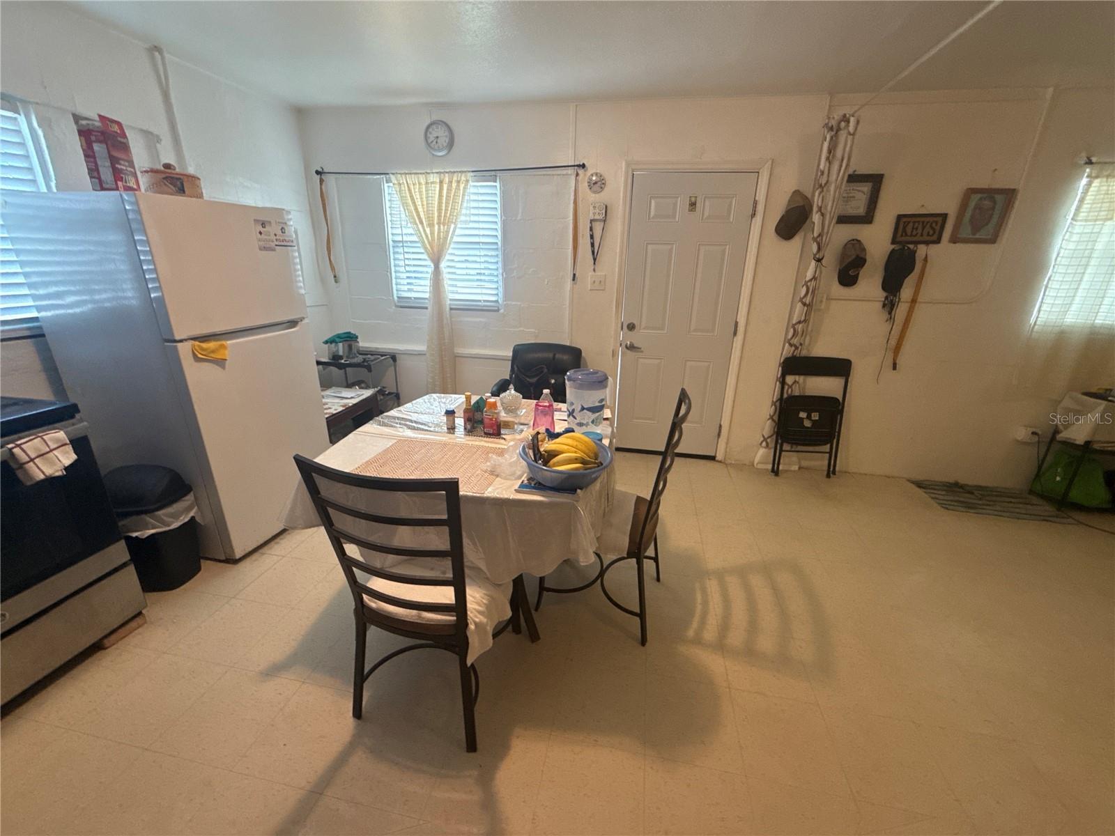 4420 N CLARK AVE — photo 11