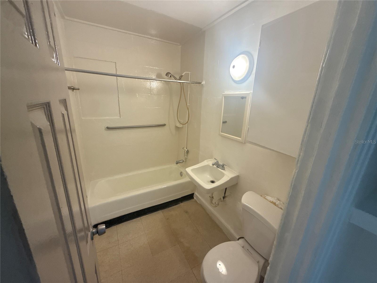 4420 N CLARK AVE — photo 8