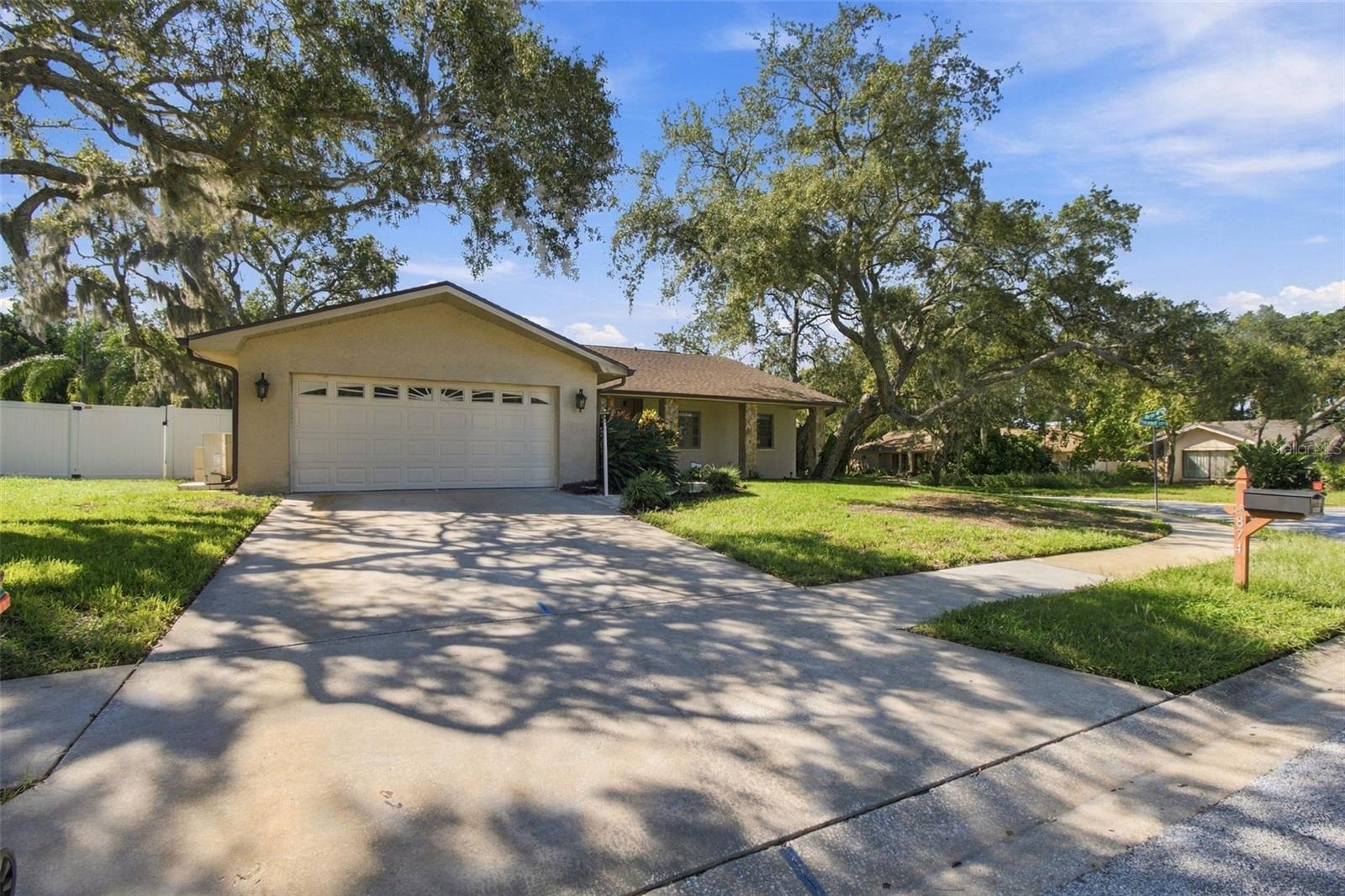 874 PINEWOOD TER W — photo 2