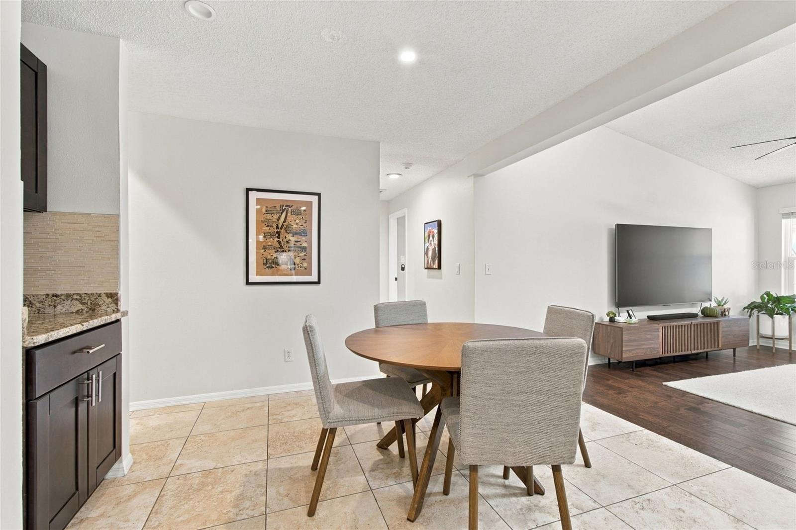 874 PINEWOOD TER W — photo 11
