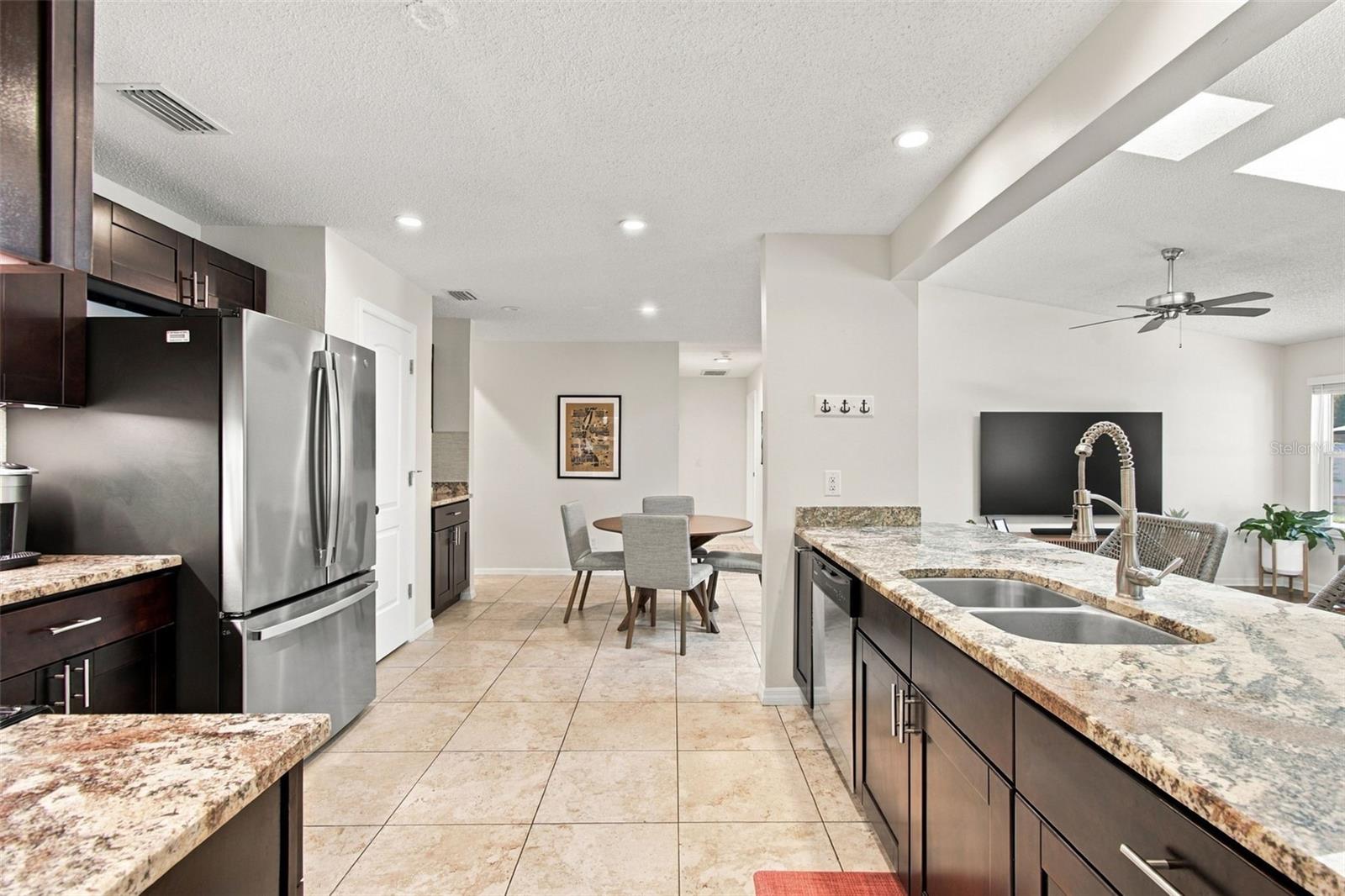 874 PINEWOOD TER W — photo 6