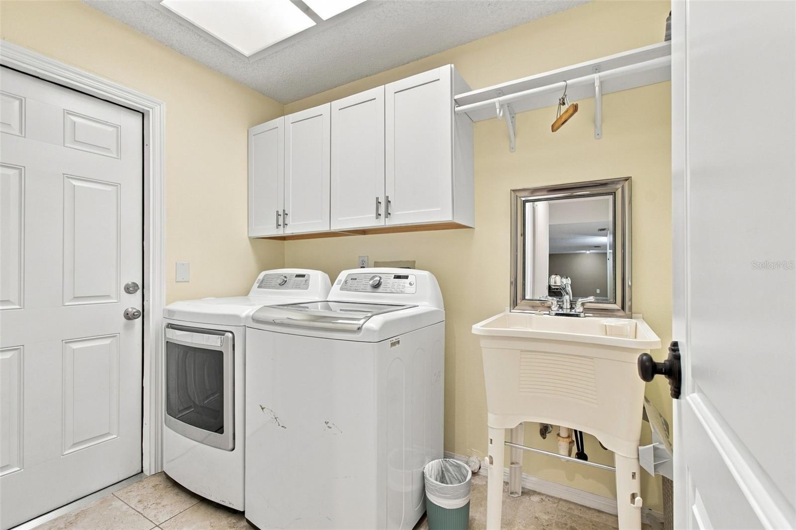 874 PINEWOOD TER W — photo 35