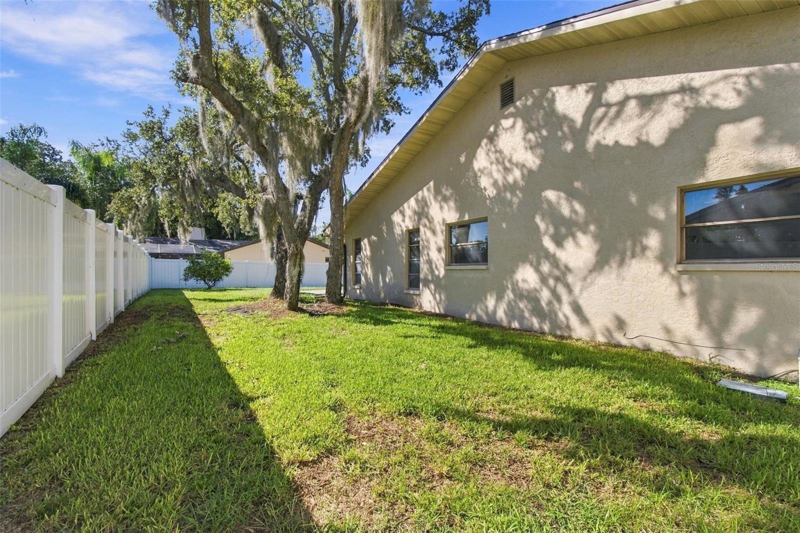 874 PINEWOOD TER W — photo 45
