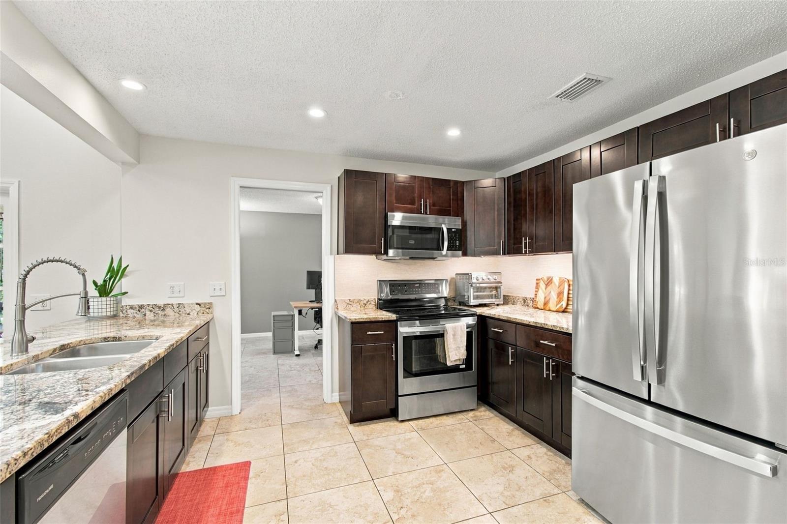874 PINEWOOD TER W — photo 3