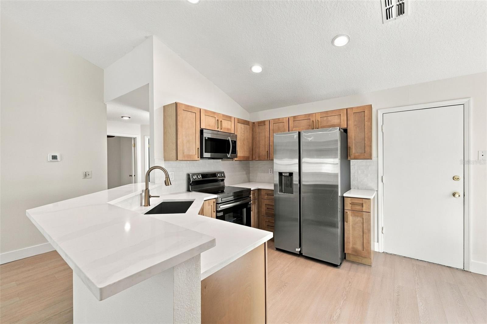 12808 DUNHILL DR — photo 9