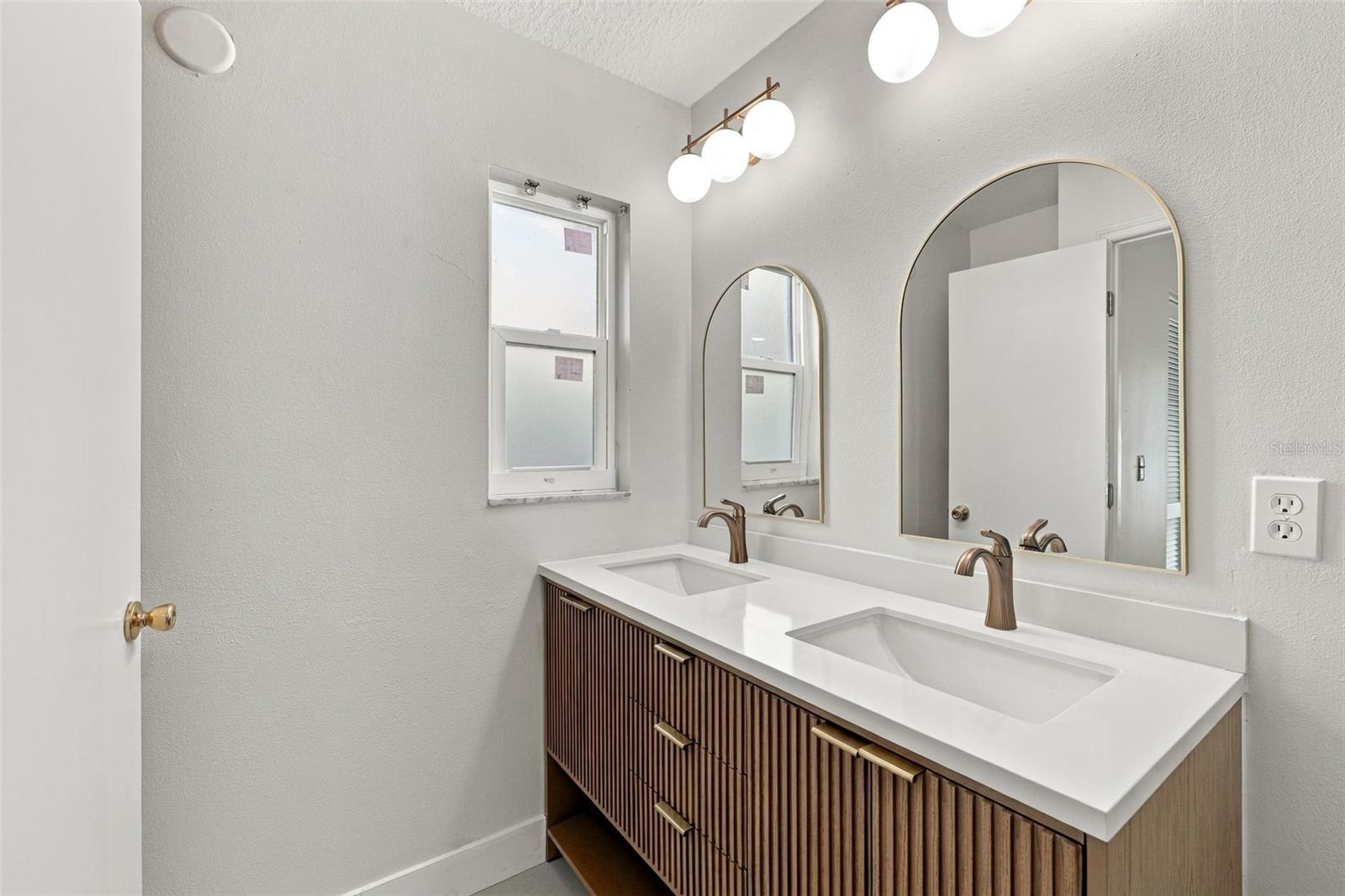 12808 DUNHILL DR — photo 16