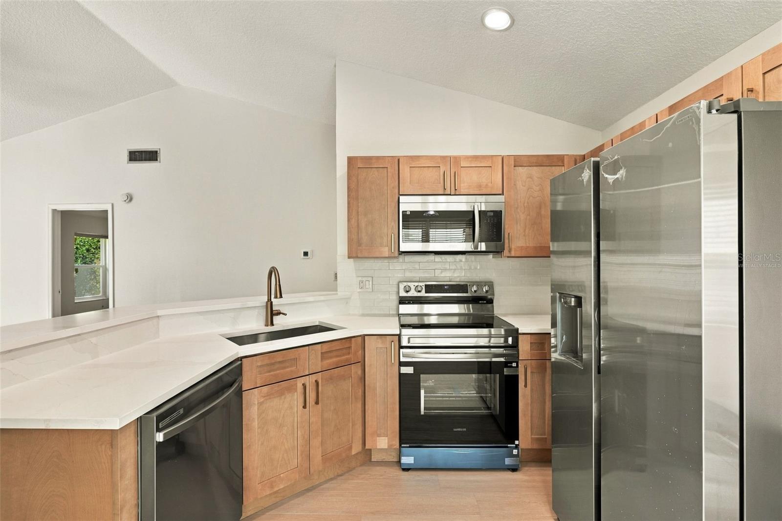 12808 DUNHILL DR — photo 13