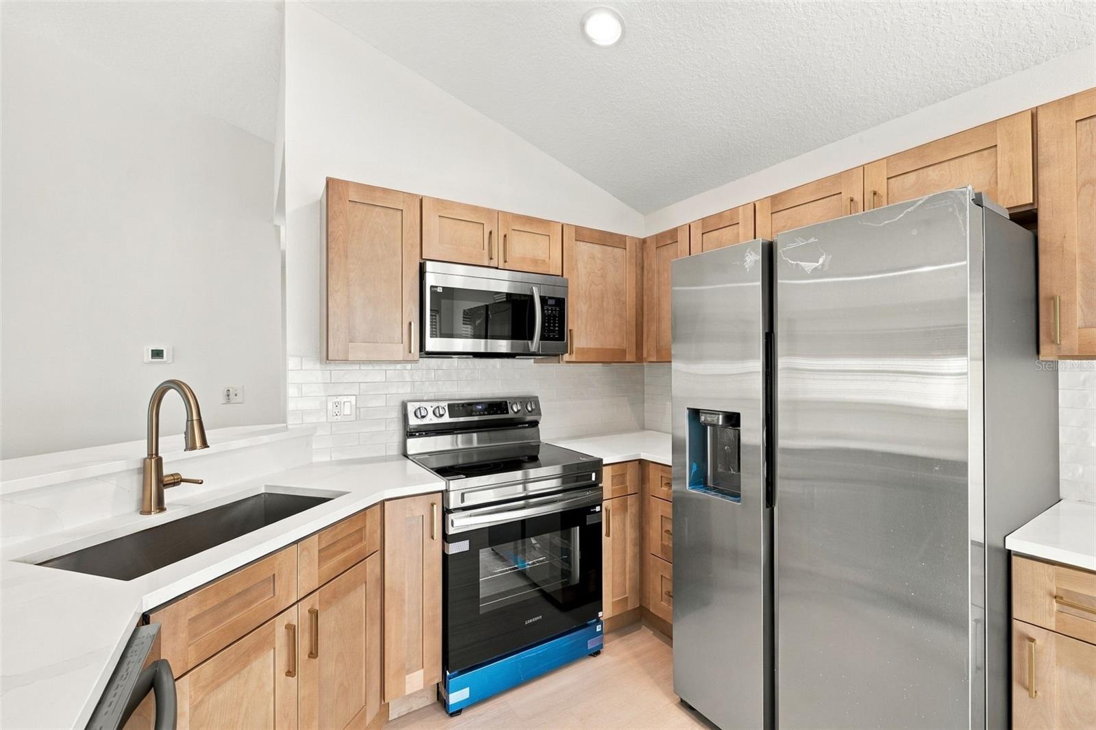 12808 DUNHILL DR — photo 10