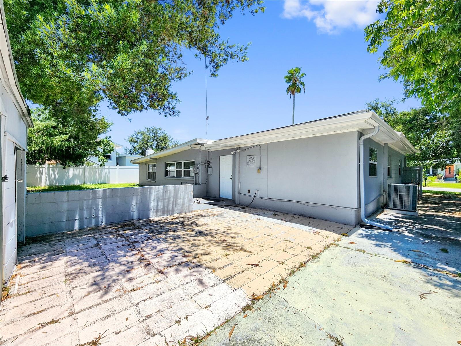 841 LA PLAZA AVE S — photo 18