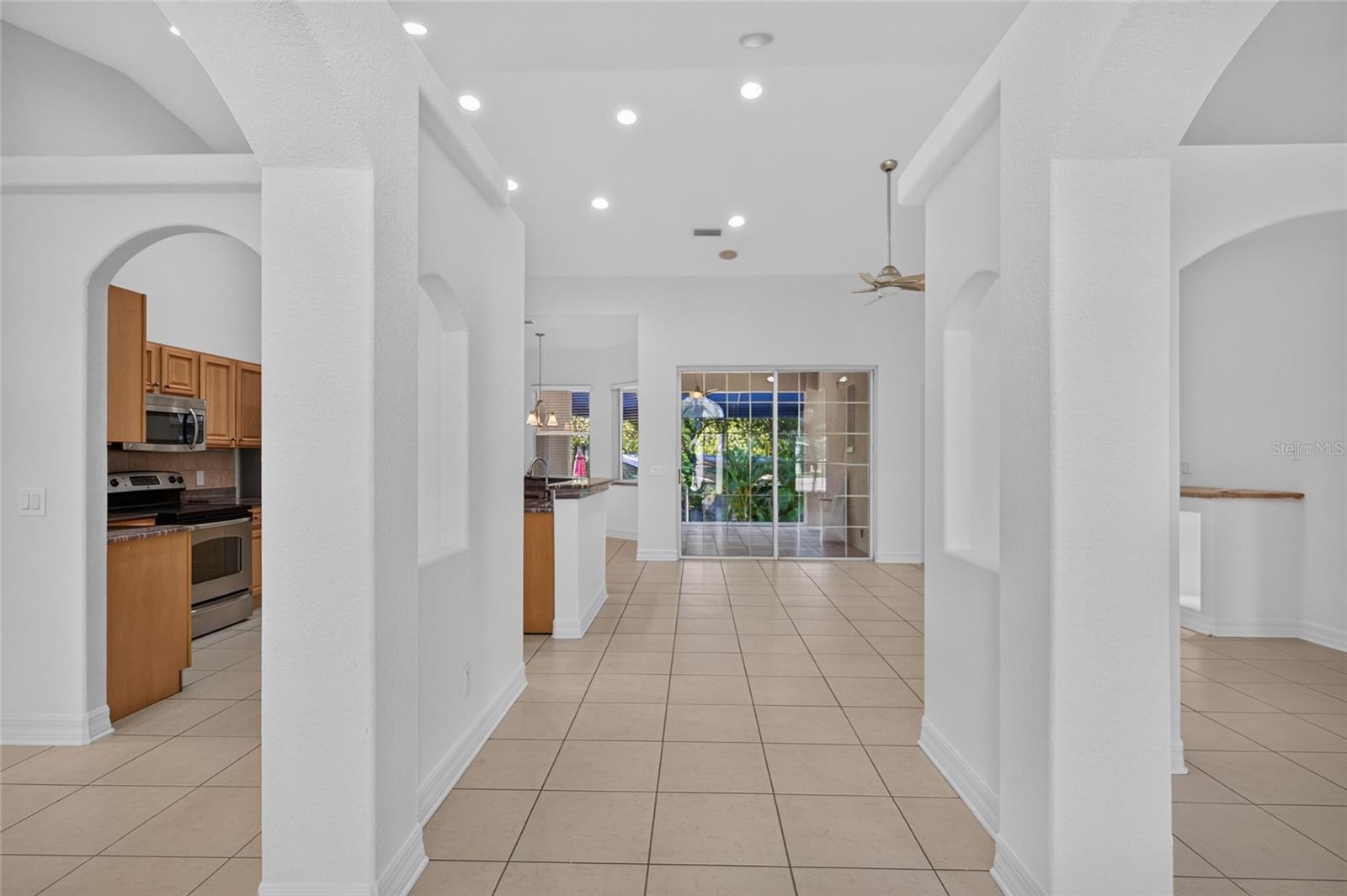 2108 W CORDELIA ST — photo 6
