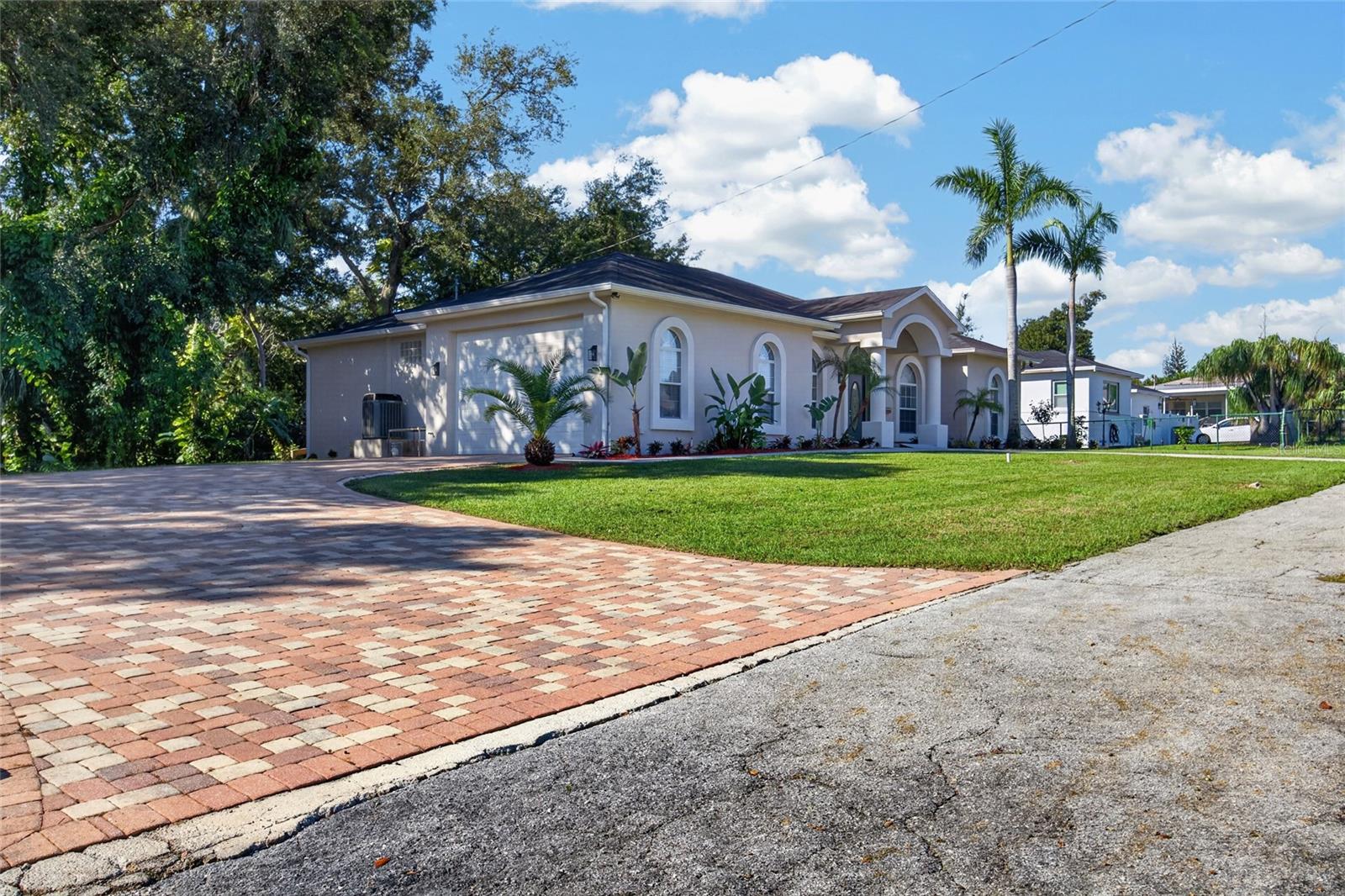 2108 W CORDELIA ST — photo 4