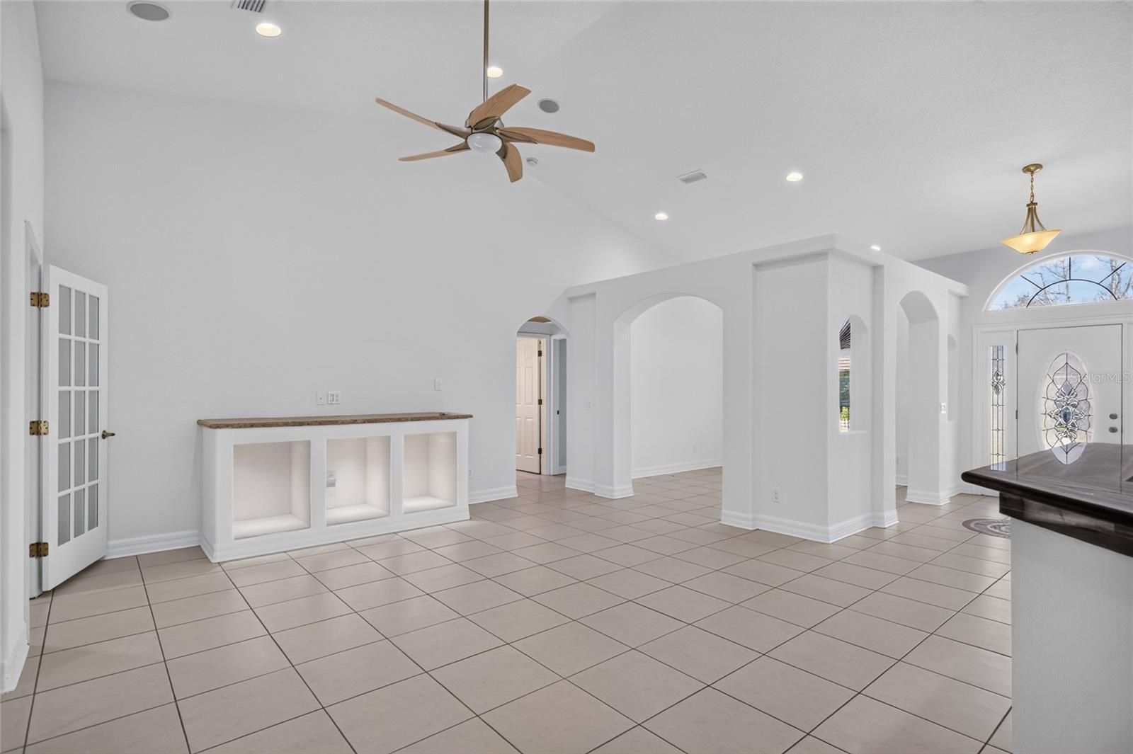 2108 W CORDELIA ST — photo 21