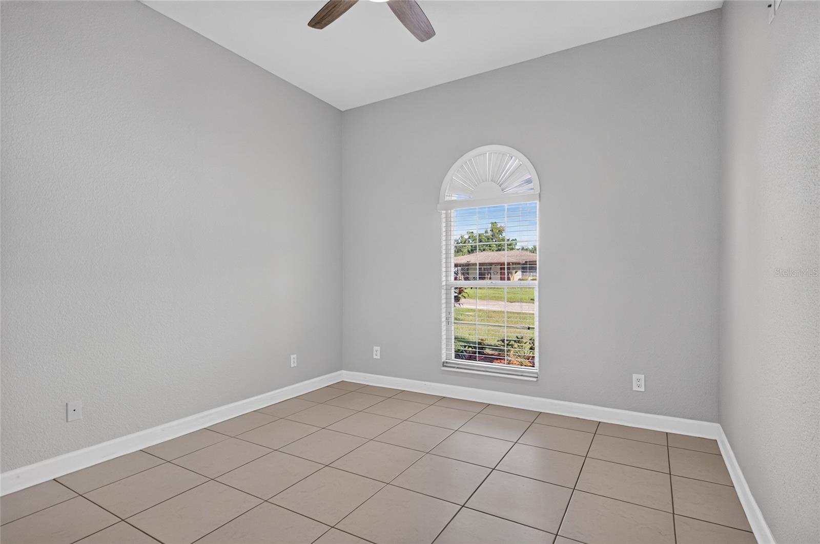 2108 W CORDELIA ST — photo 40