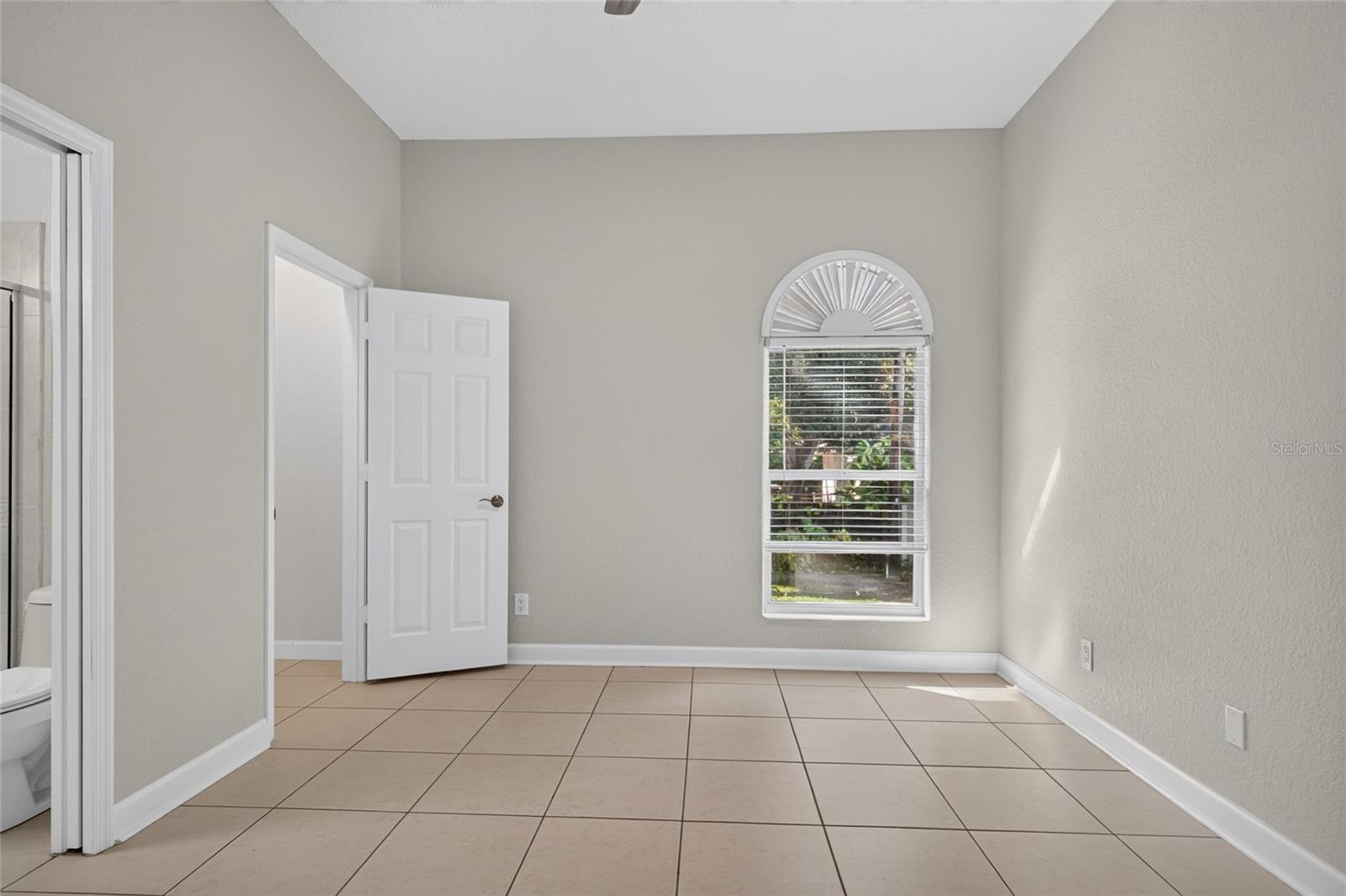 2108 W CORDELIA ST — photo 36