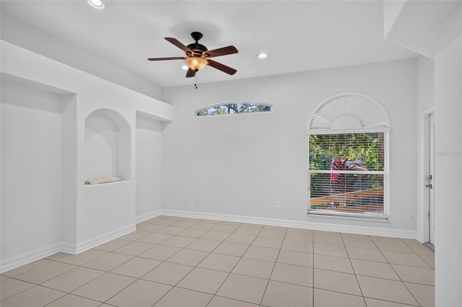 2108 W CORDELIA ST — photo 23