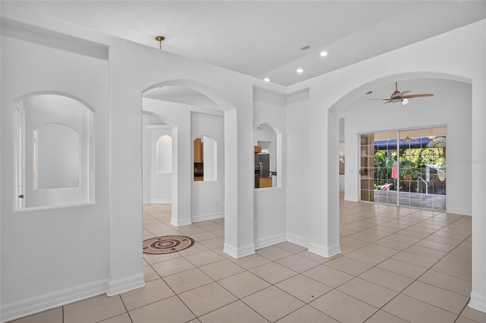 2108 W CORDELIA ST — photo 7