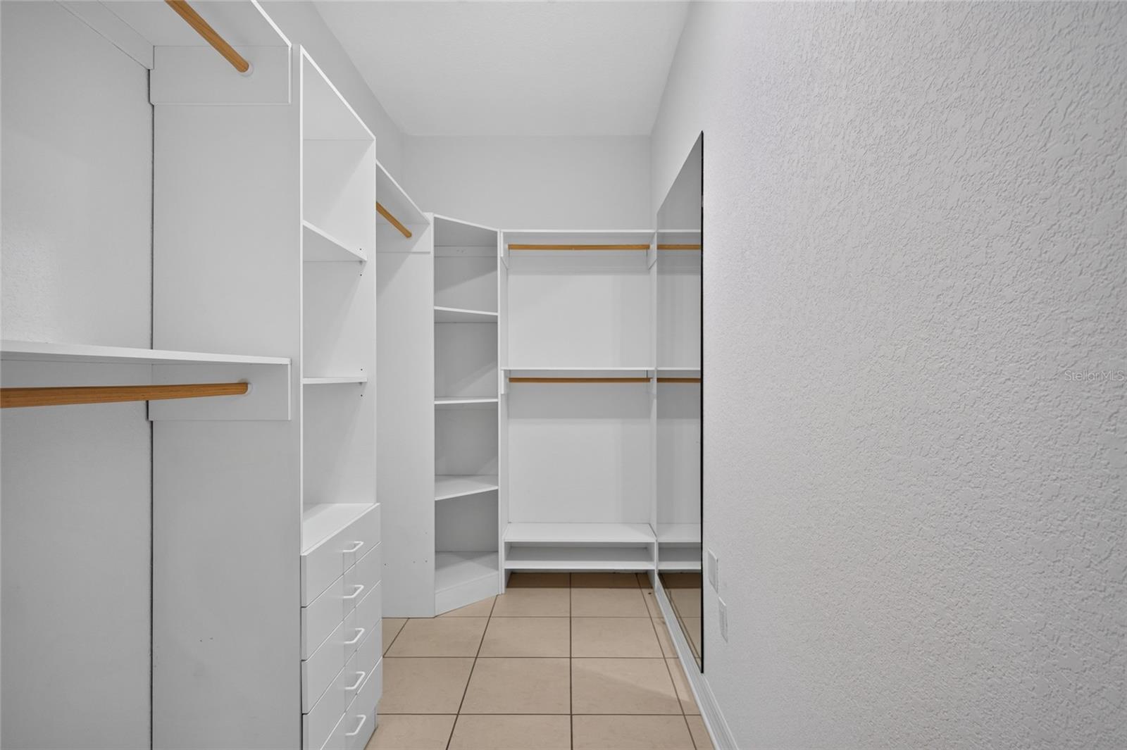 2108 W CORDELIA ST — photo 30