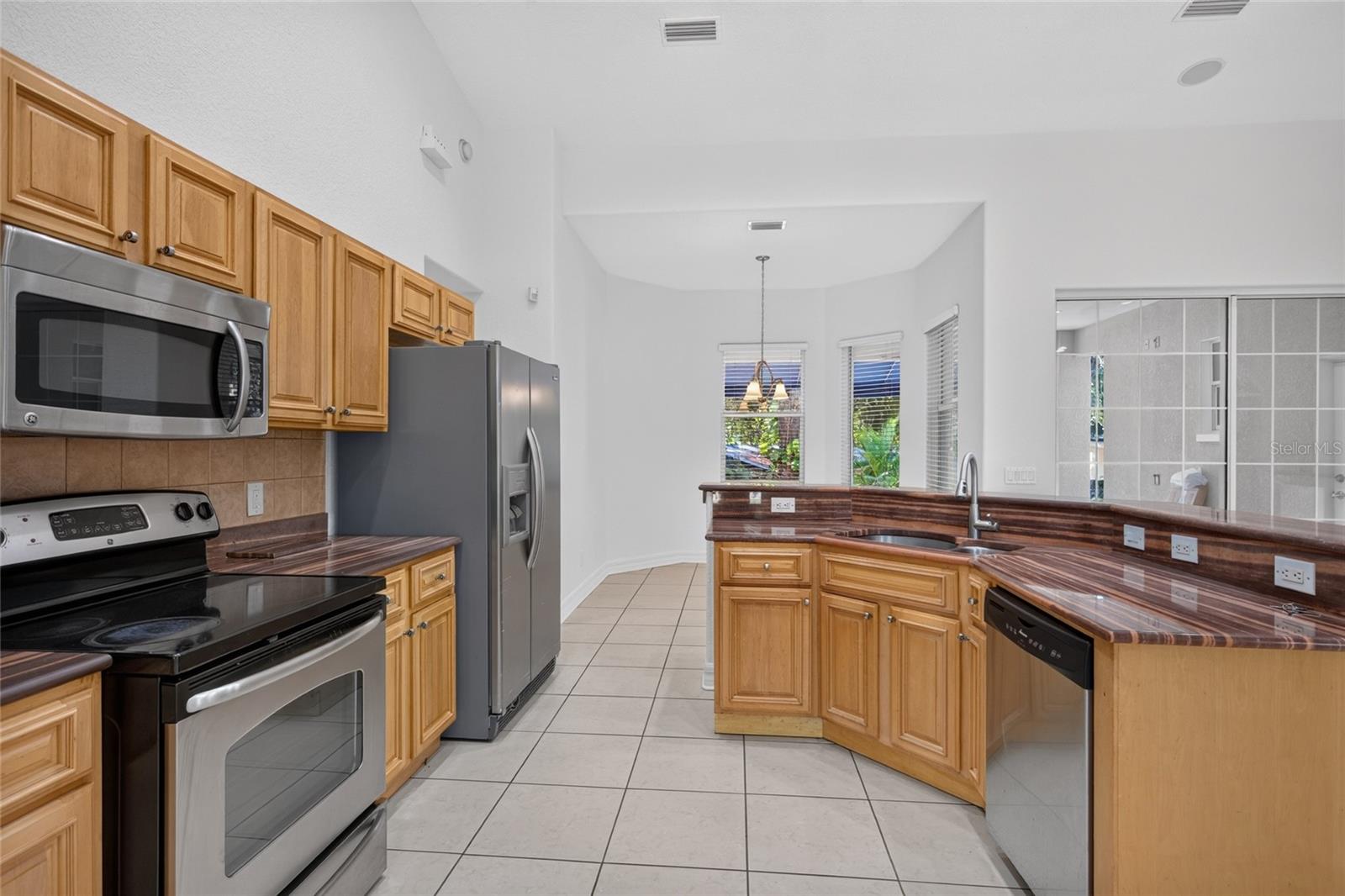 2108 W CORDELIA ST — photo 12