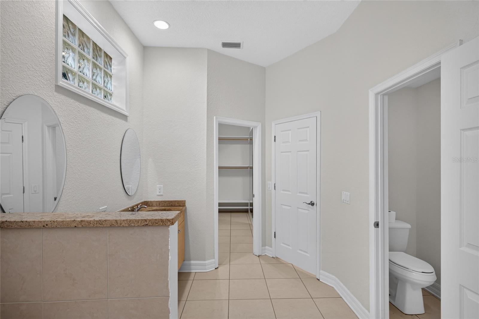 2108 W CORDELIA ST — photo 28