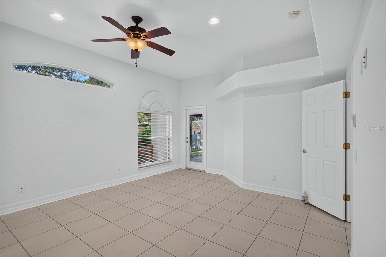 2108 W CORDELIA ST — photo 31