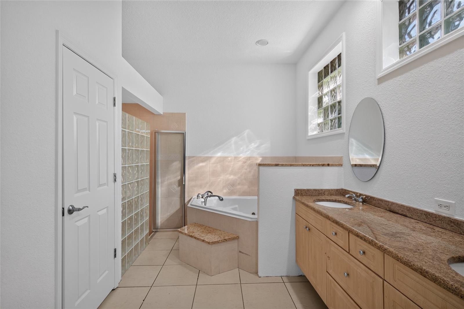 2108 W CORDELIA ST — photo 27