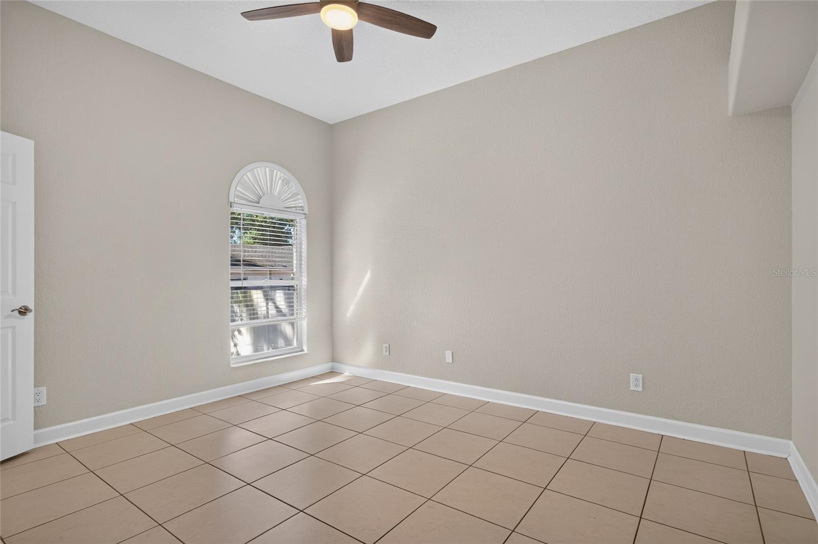 2108 W CORDELIA ST — photo 35