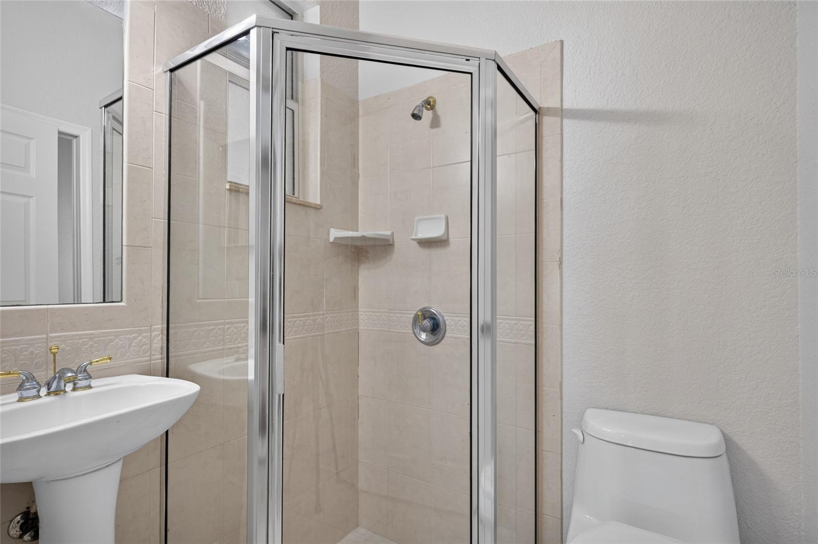 2108 W CORDELIA ST — photo 34