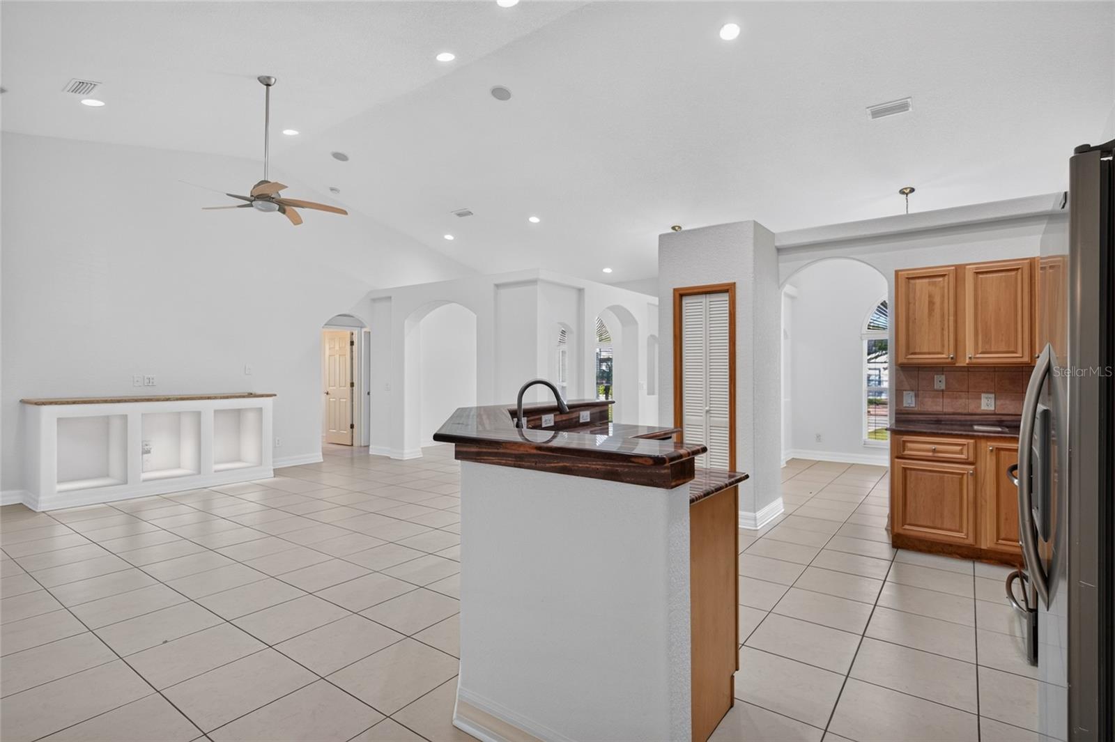 2108 W CORDELIA ST — photo 22