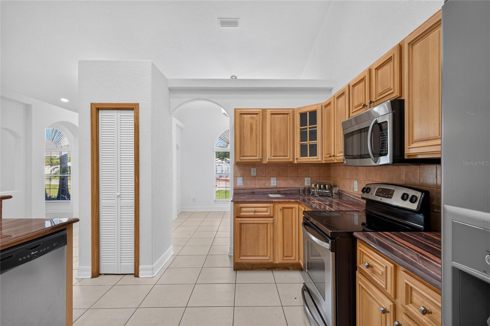 2108 W CORDELIA ST — photo 13