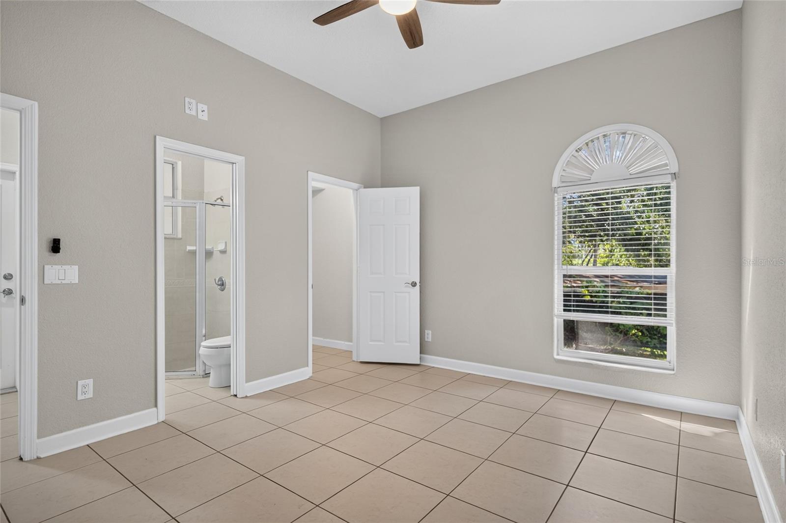 2108 W CORDELIA ST — photo 37