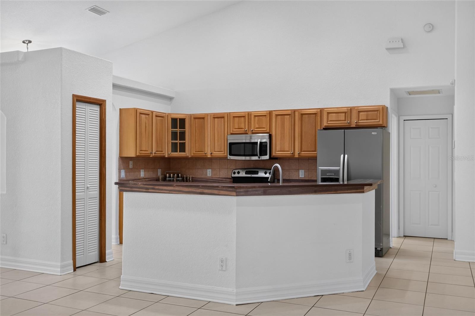 2108 W CORDELIA ST — photo 18