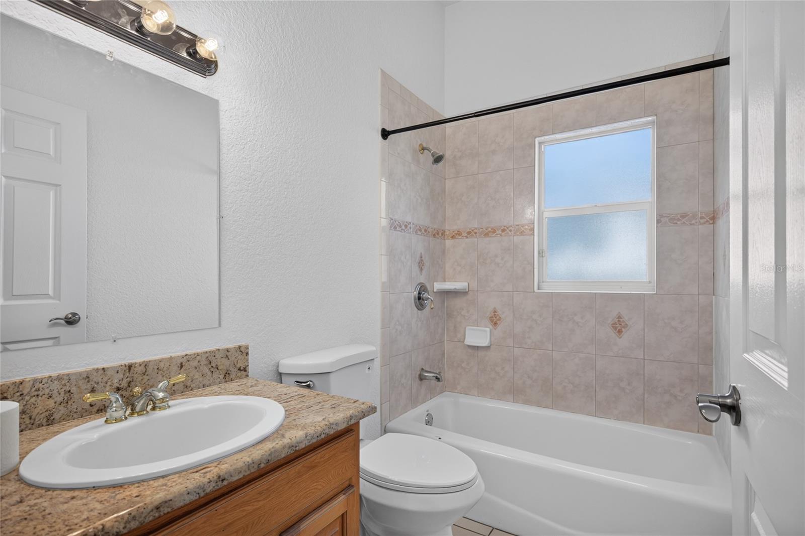2108 W CORDELIA ST — photo 42