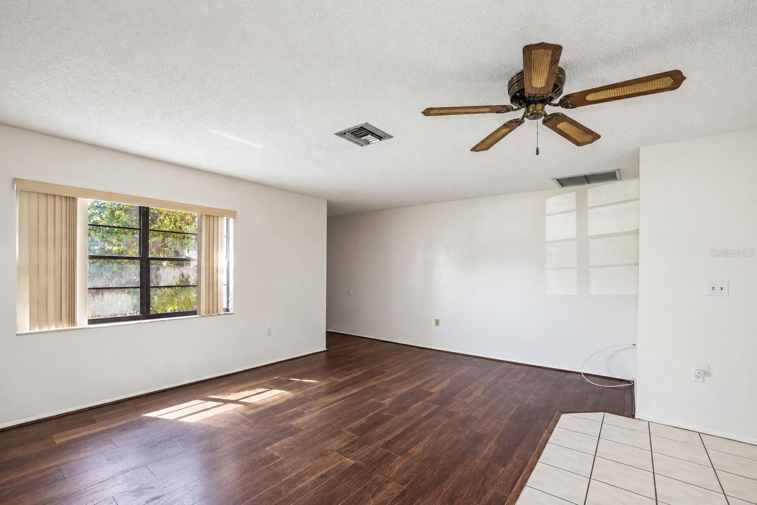 10970 PEPPERTREE LN — photo 2