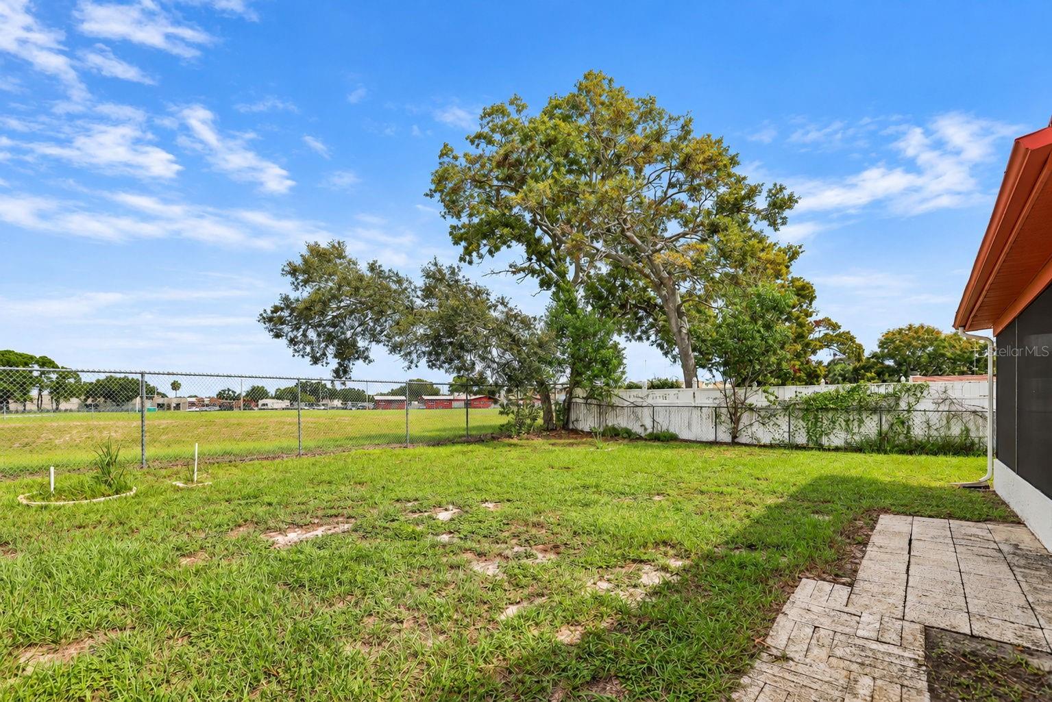 10970 PEPPERTREE LN — photo 42