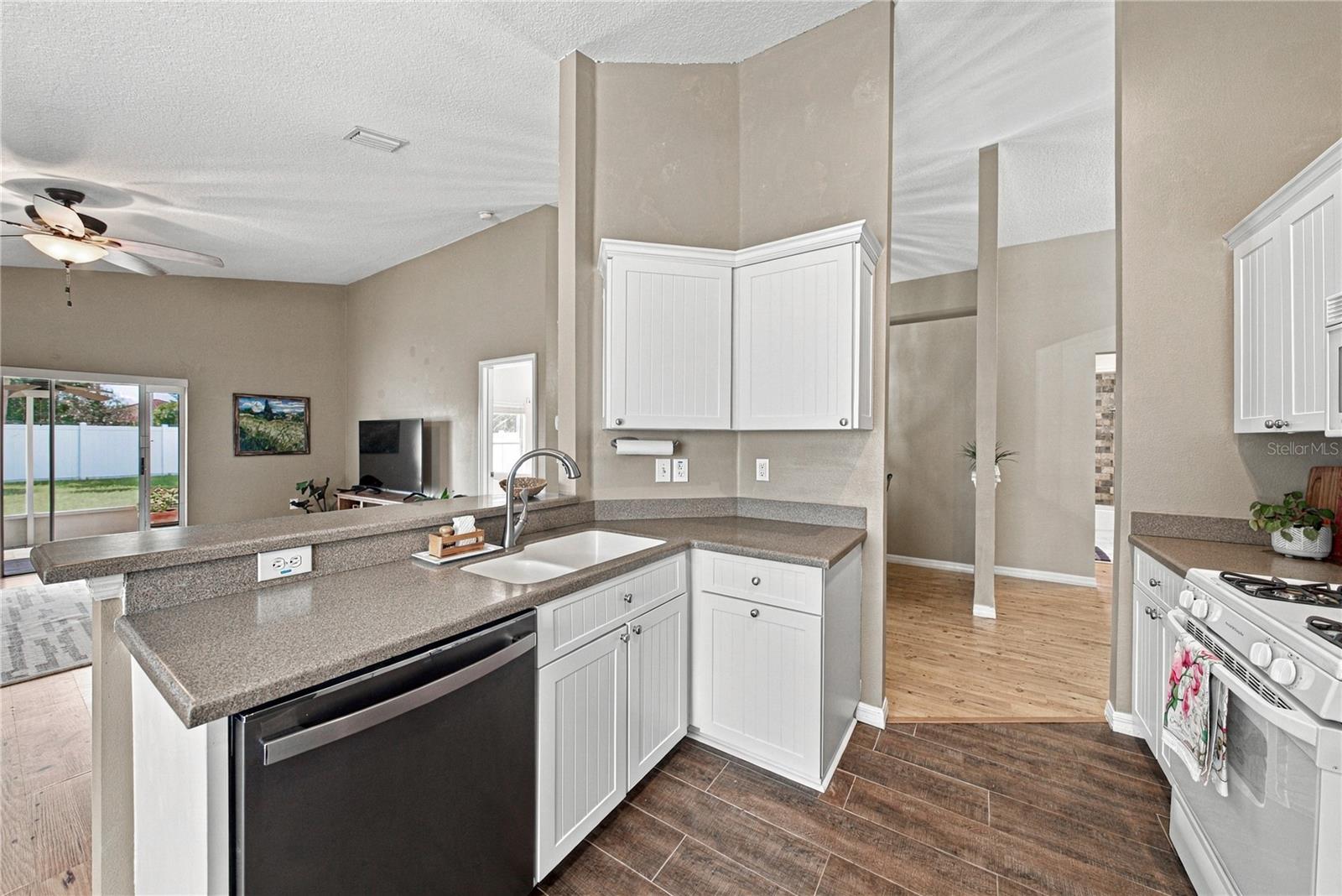 7619 WILTSHIRE PARK PL — photo 12