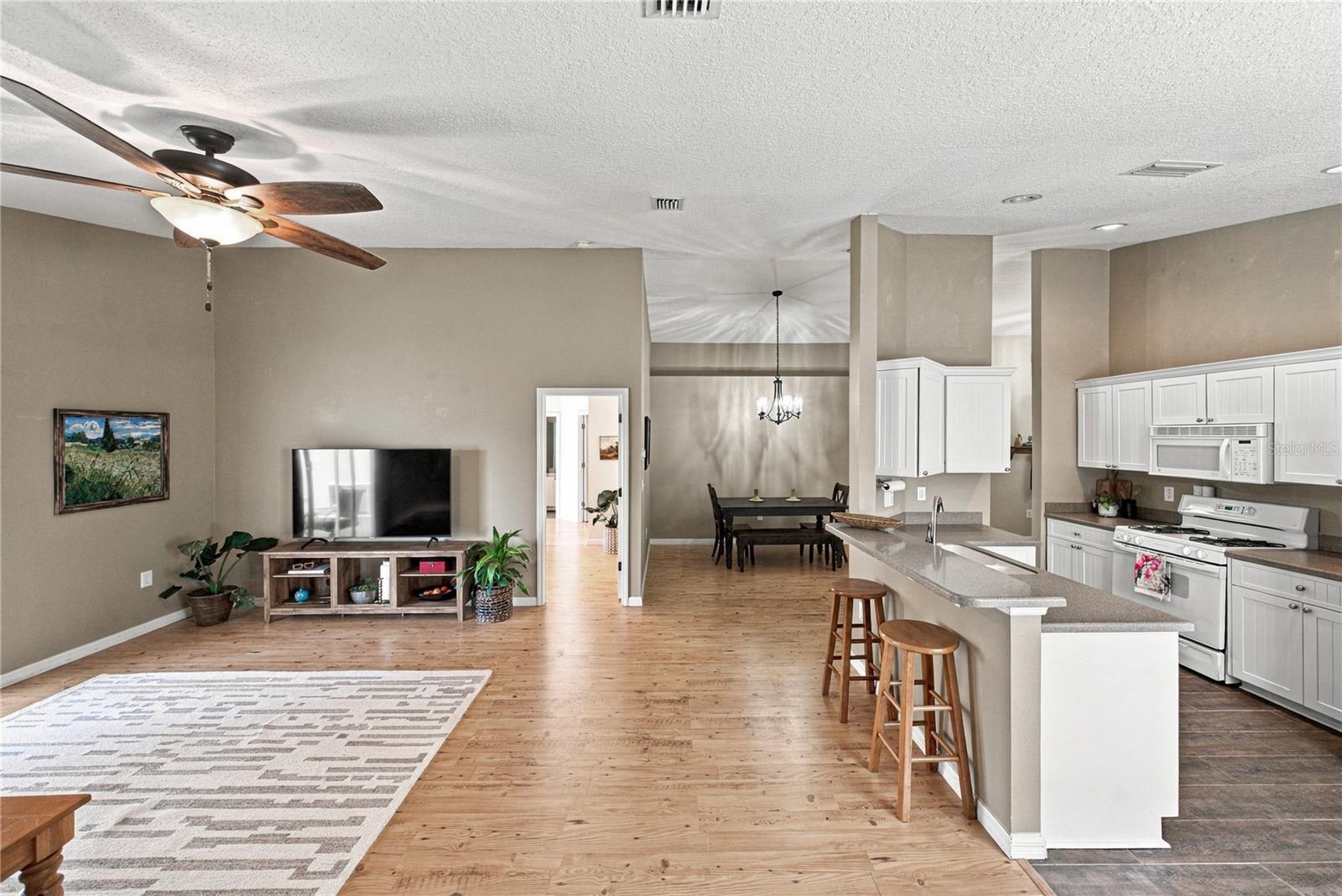 7619 WILTSHIRE PARK PL — photo 9