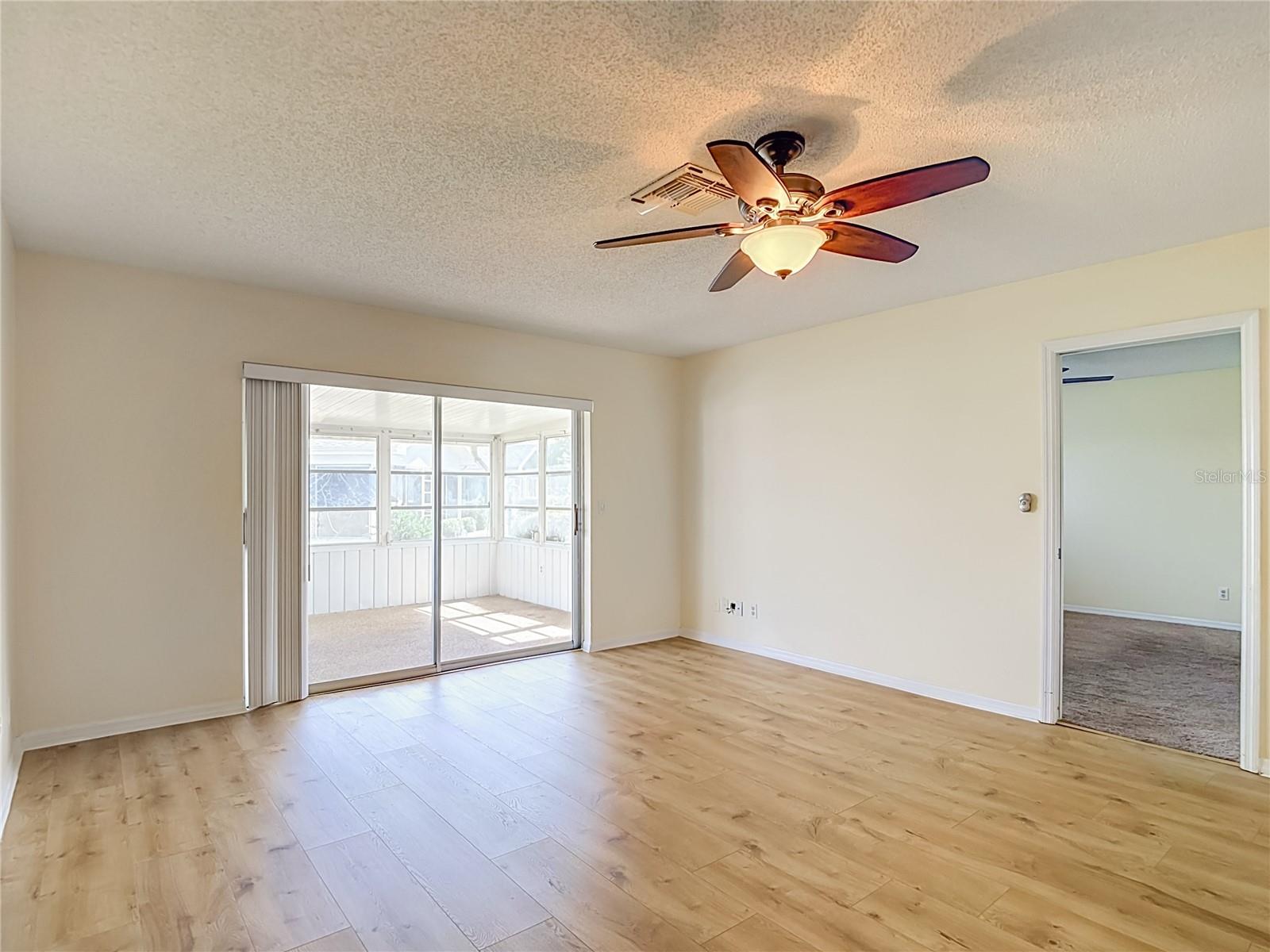 905 BLUEWATER DR — photo 18