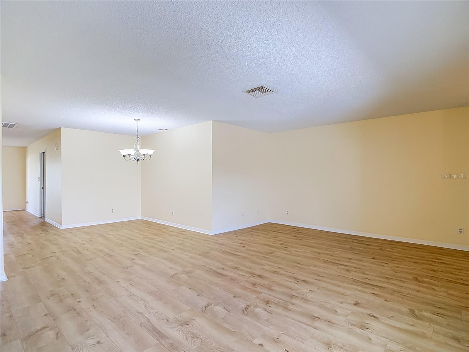 905 BLUEWATER DR — photo 13