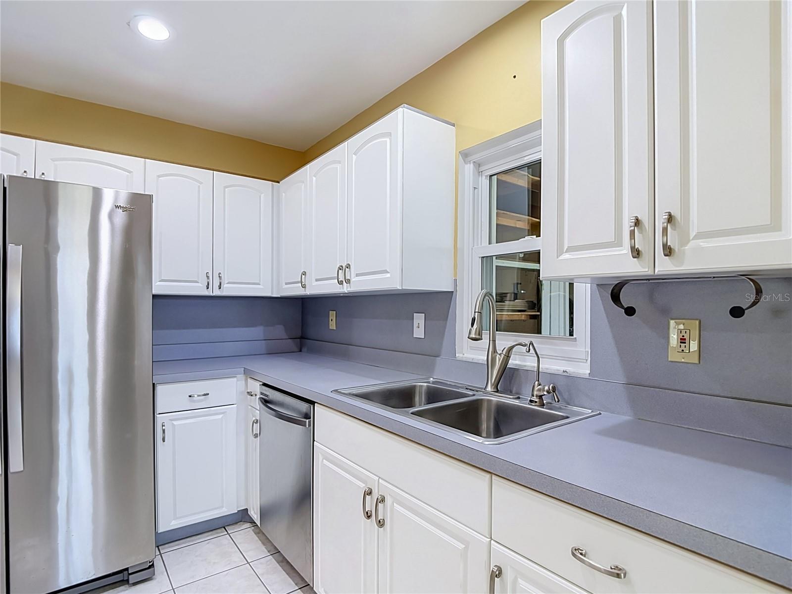 905 BLUEWATER DR — photo 24