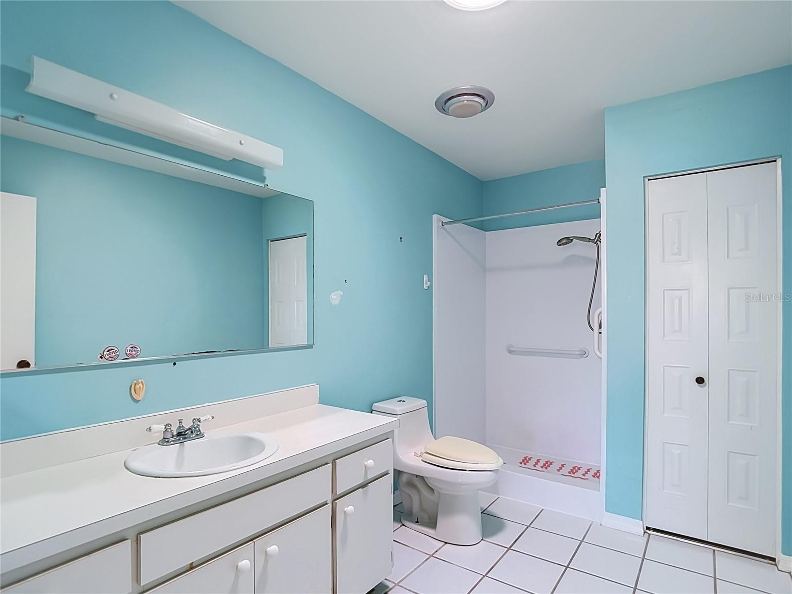 905 BLUEWATER DR — photo 32