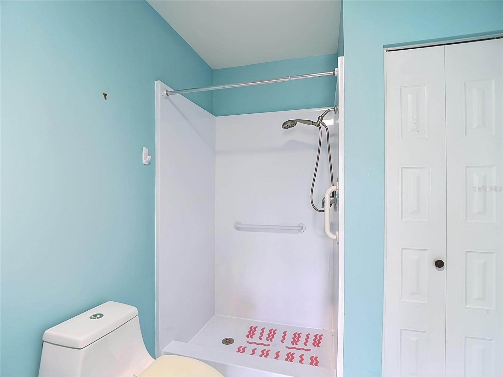 905 BLUEWATER DR — photo 31