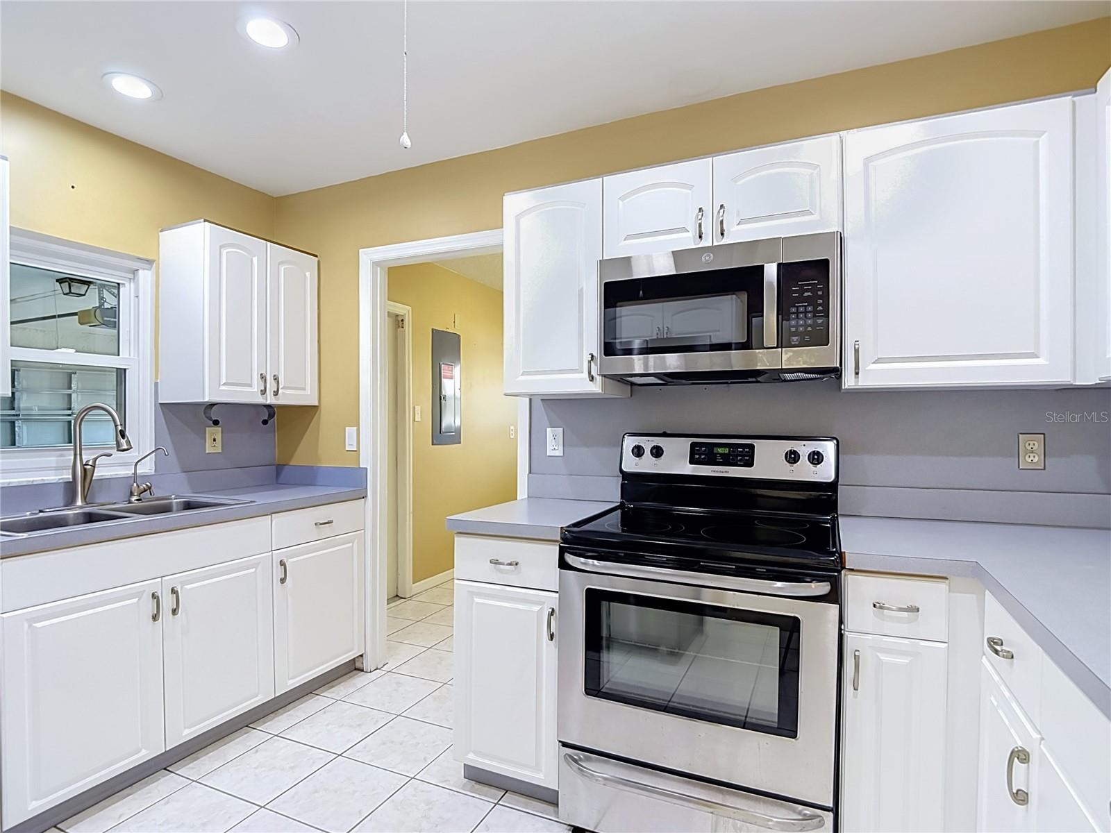905 BLUEWATER DR — photo 20